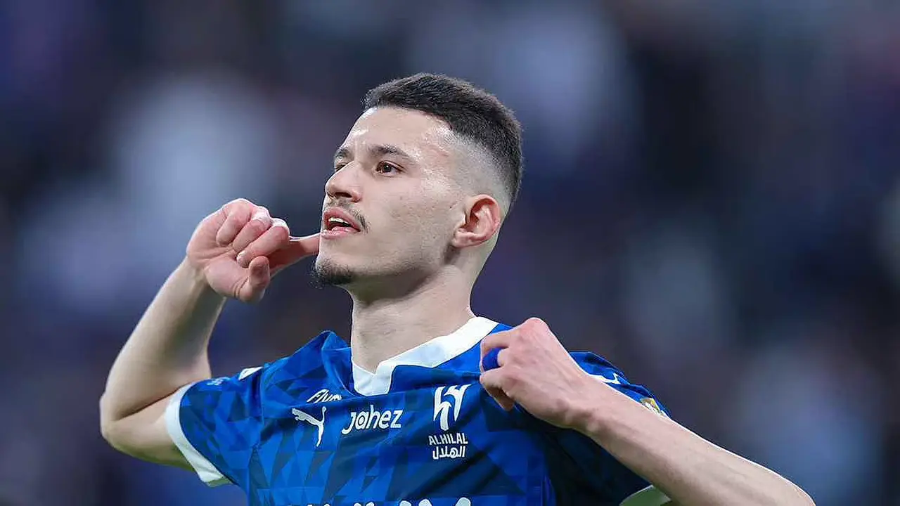 لجنة الاحتراف تحسم الجدل وترفض شكوى نادي الهلال ضد عبدالله الحمدان